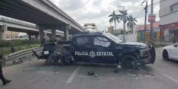 Embisten a patrulla de la SSPC y vuelca en la Villahermosa-Cárdenas