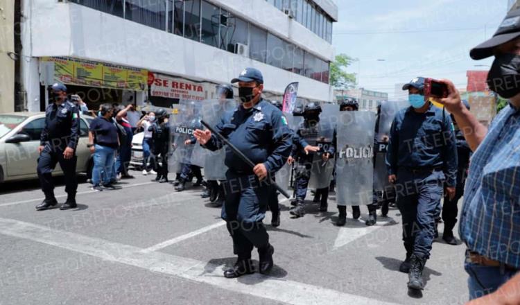 Recrimina SITET  “represión” contra maestros que bloqueaban la avenida 27 de Febrero
