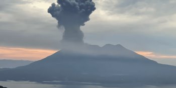 Japón declara alerta máxima por erupción del volcán Sakurajima