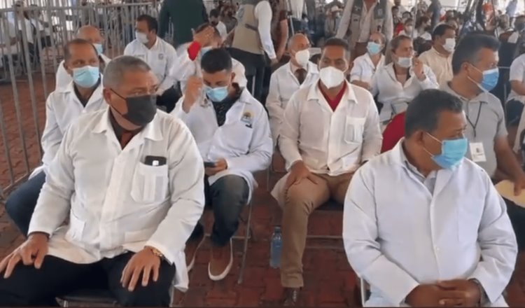 Arriban a México médicos cubanos; iniciarán actividades en Nayarit