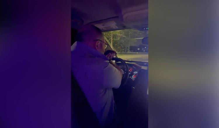 Uber agrega karaoke a su vehículo y se vuelve viral en redes