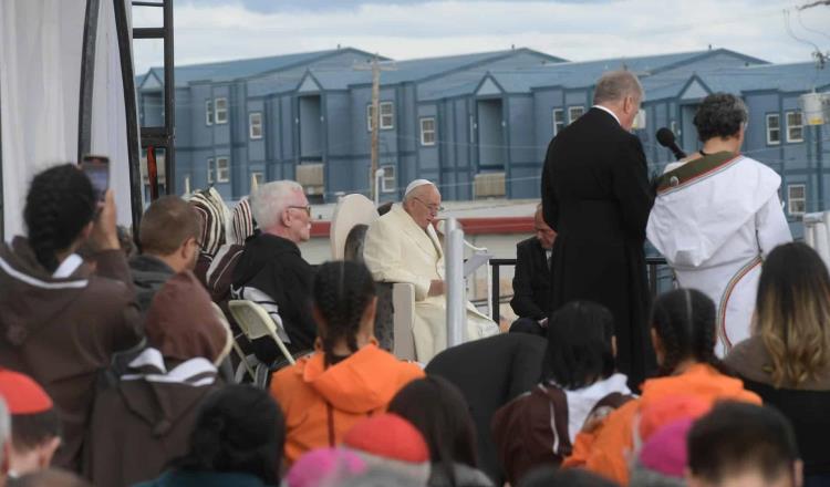 Admite Papa Francisco que sí hubo “genocidio” en escuelas residenciales de Canadá