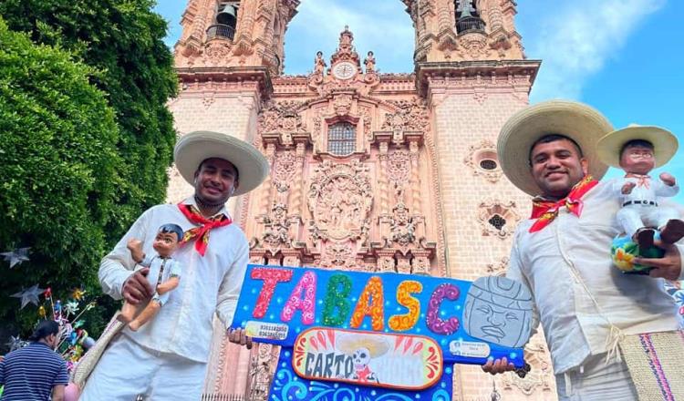 Artesanos de Tepetitán, representaron a Tabasco en el Mitote Cartonero 2022