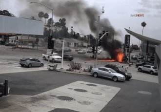 |VIDEO|Aparatoso accidente deja 5 personas muertas y 9 heridas en Los Ángeles