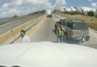 [VIDEO] Captan robo de tráiler en la carretera Querétaro-Irapuato