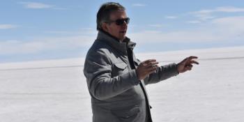 Ebrard visita el salar de Uyuni, el mayor yacimiento de litio en el mundo