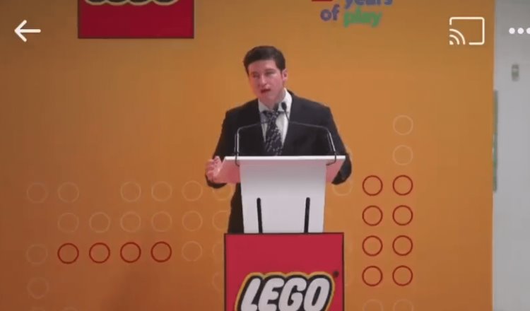 Critican a gobernador de NL por decir que de niño no tuvo todas las colecciones de Lego