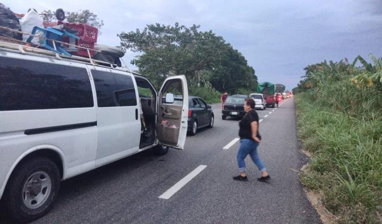 Chocan tráiler y un volteo y atoran el tráfico en la Villahermosa-Chetumal