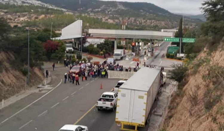 Cierran caseta de Suchixtlahuaca, en Oaxaca, para exigir apoyos al campo