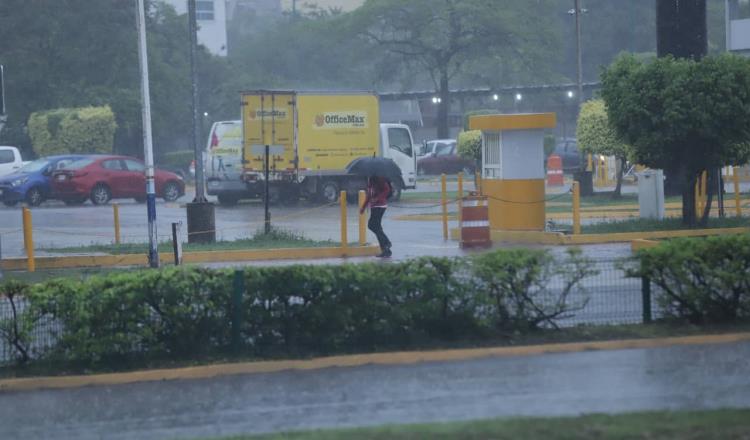 Canal de baja presión en el sureste dejará lluvias este martes en Tabasco