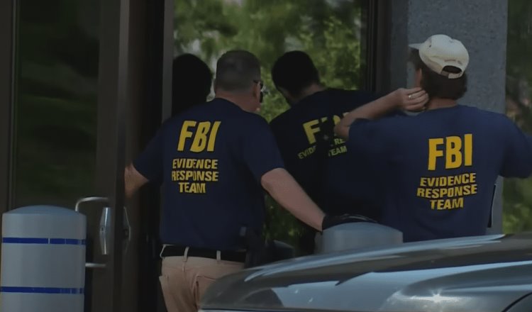 Hombre dispara pistola de clavos contra personal del FBI en Ohio