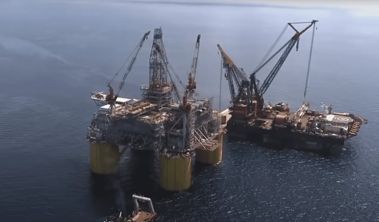 Por fuga en oleducto, Shell detiene producción en 3 plataformas en el Golfo de México