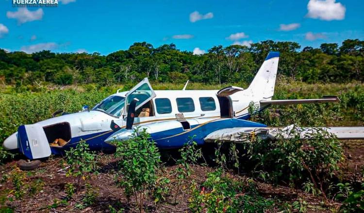 Aseguran aeronave con casi media tonelada de posible cocaína en Campeche