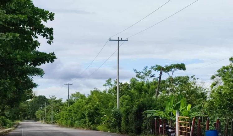 Advierten que poste a orilla del río La Sierra podría dejar sin luz a 3 comunidades de Jalapa