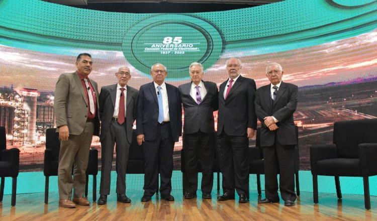 Con panel de fundadores celebra CFE sus 85 años iluminando a México