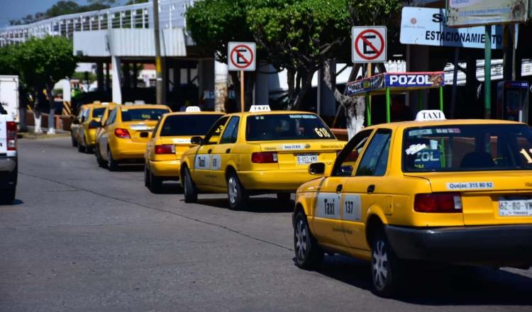 Taxis amarillos se amparan para conservar unidades chatarra: Semovi