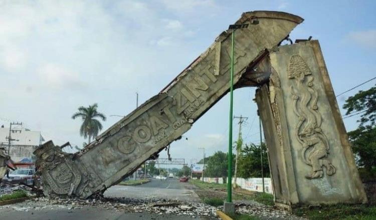 [VIDEO] Colapsa arco en el municipio de Coatzintla, Veracruz