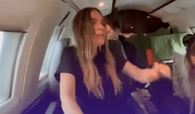 [VIDEO] Belinda vive momentos de terror durante viaje en avión privado
