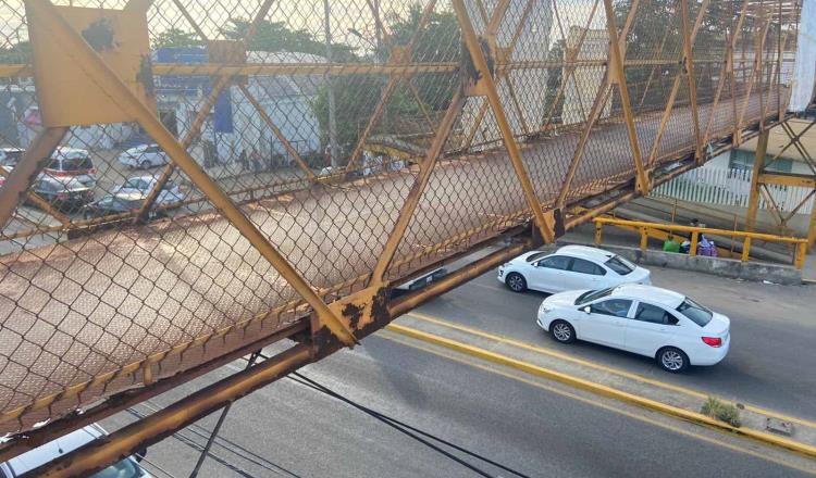 Denuncian deterioro en puente peatonal de carretera Villahermosa-La Isla