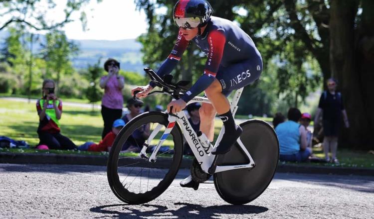 Ciclista recorre 55.548 km en una hora