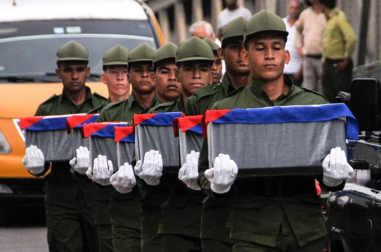 Dan último adiós a cubanos muertos en incendio de Matanzas