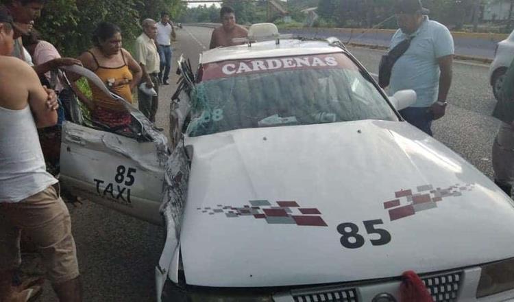 Muere mujer tras chocar taxi en la Cárdenas-Huimanguillo