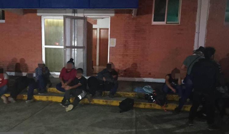 Rescatan a 89 migrantes abandonados en carreteras de Puebla
