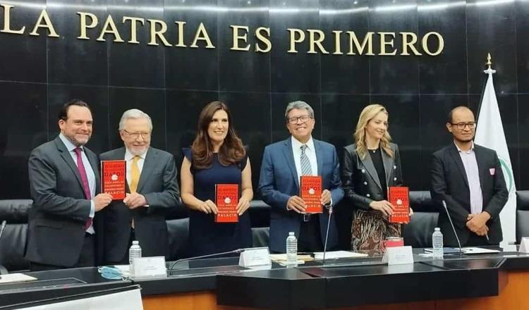 Monreal participa en presentación de libro contra AMLO… en el Senado