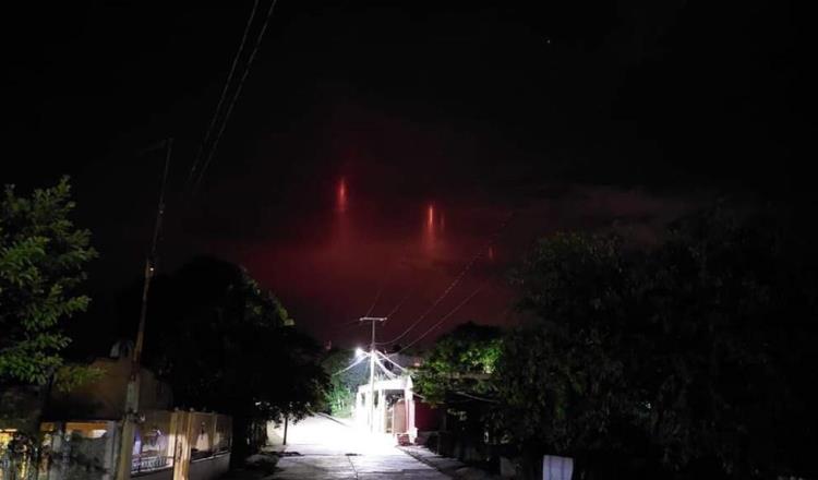 Tabasqueños captan extrañas luces rojas en el cielo