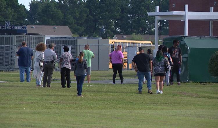 Ataque con cuchillo en escuela de Carolina del Norte deja un muerto y dos heridos