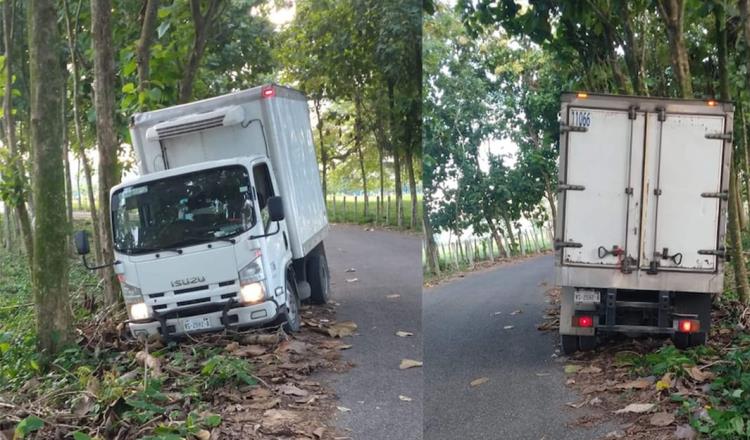 Roban y saquean camión de carga en Centro; lo localizan en Teapa