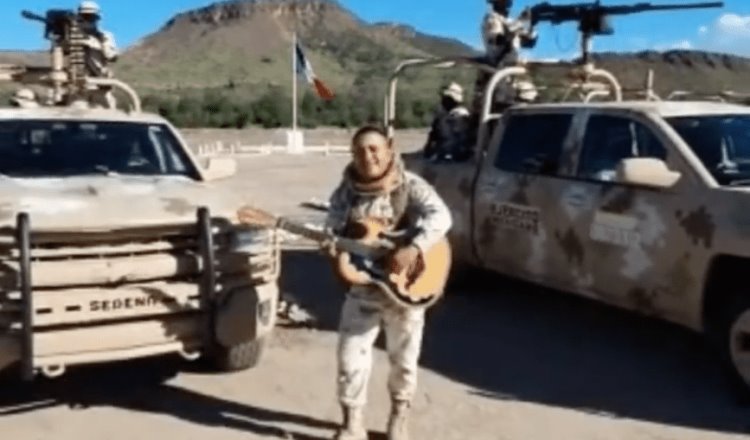 [VIDEO] Soldado compone y dedica melodía a compañero caído en enfrentamiento con Los Chapitos’