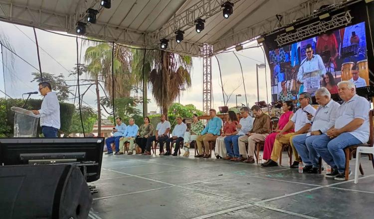 Dedica Ovidio Peralta su cuarto informe a Javier May y Claudia Sheinbaum