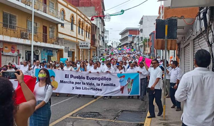 Con 15 mil asistentes, marchan asociaciones Profamilia en Villahermosa 