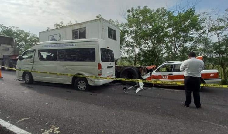 Muere taxista por chocar contra tráiler estacionado en la carretera La Venta-Villahermosa