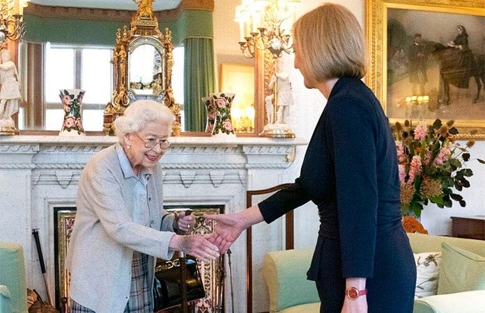 Liz Truss asume como primera ministra de Reino Unido tras reunión con la reina Isabel II