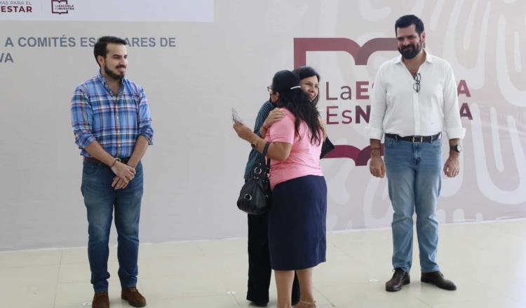 Entrega Bienestar tarjetas para el pago a comités escolares de administración participativa en Tabasco