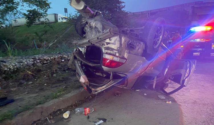 Carambola de tres vehículos deja cuantiosos daños materiales sobre la Villahermosa-Frontera 