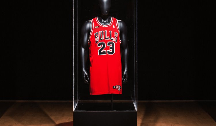 Venden jersey de Michael Jordan en 10 millones de dólares