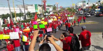 Mineros marchan en Michoacán luego de tres semanas de huelga