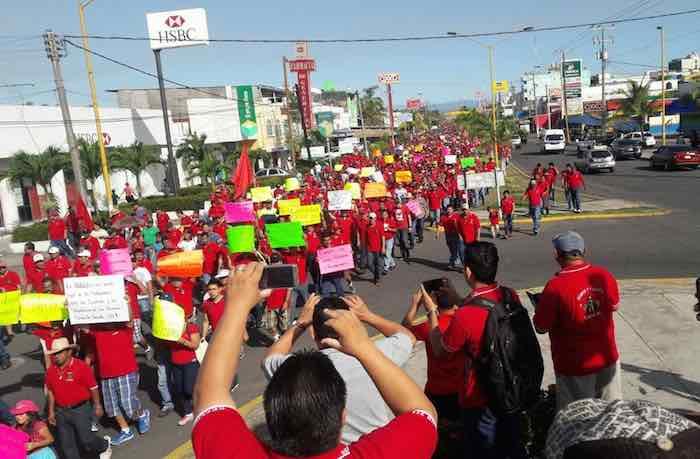 Mineros marchan en Michoacán luego de tres semanas de huelga