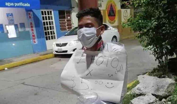 “Juegan novatada” a joven y lo emplayan en poste frente a Protección Civil de Cunduacán