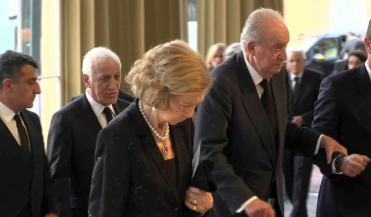 Asisten los reyes eméritos de España, Juan Carlos I y la reina Sofía, al funeral de Isabel II