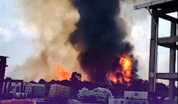 Explota ducto de gas etano en Huimanguillo; se queman vehículos, retroexcavadora y caseta de vigilancia