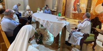 Amigos cercanos al padre Rubén Ponce lo recuerdan con misa en parroquia de San Sebastián