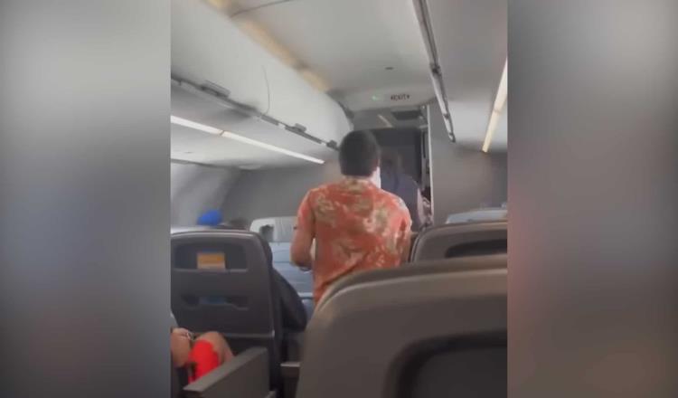 Sujeto podría enfrentar pena hasta 20 años de prisión por agredir a asistente de vuelo 