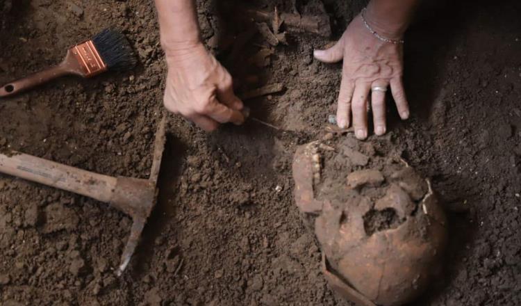 Halla INAH Tabasco restos óseos durante excavaciones en parque central de Jonuta