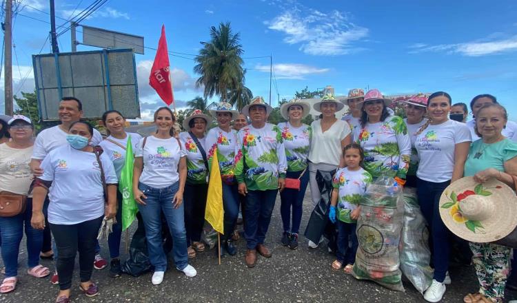 ¡Flores abrazando a Paraíso! Exembajadoras recolectan pet, vidrio y basura a favor de su municipio