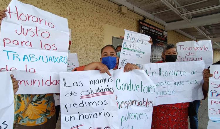 Piden habitantes de Acachapan y Colmena más unidades; protestan frente a Semovi