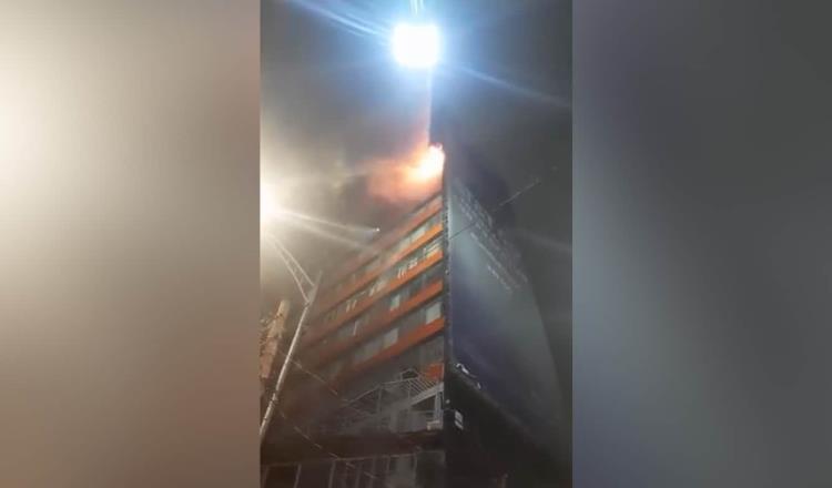 [VIDEO] Arde edificio “Canadá”, emblemático de la CDMX